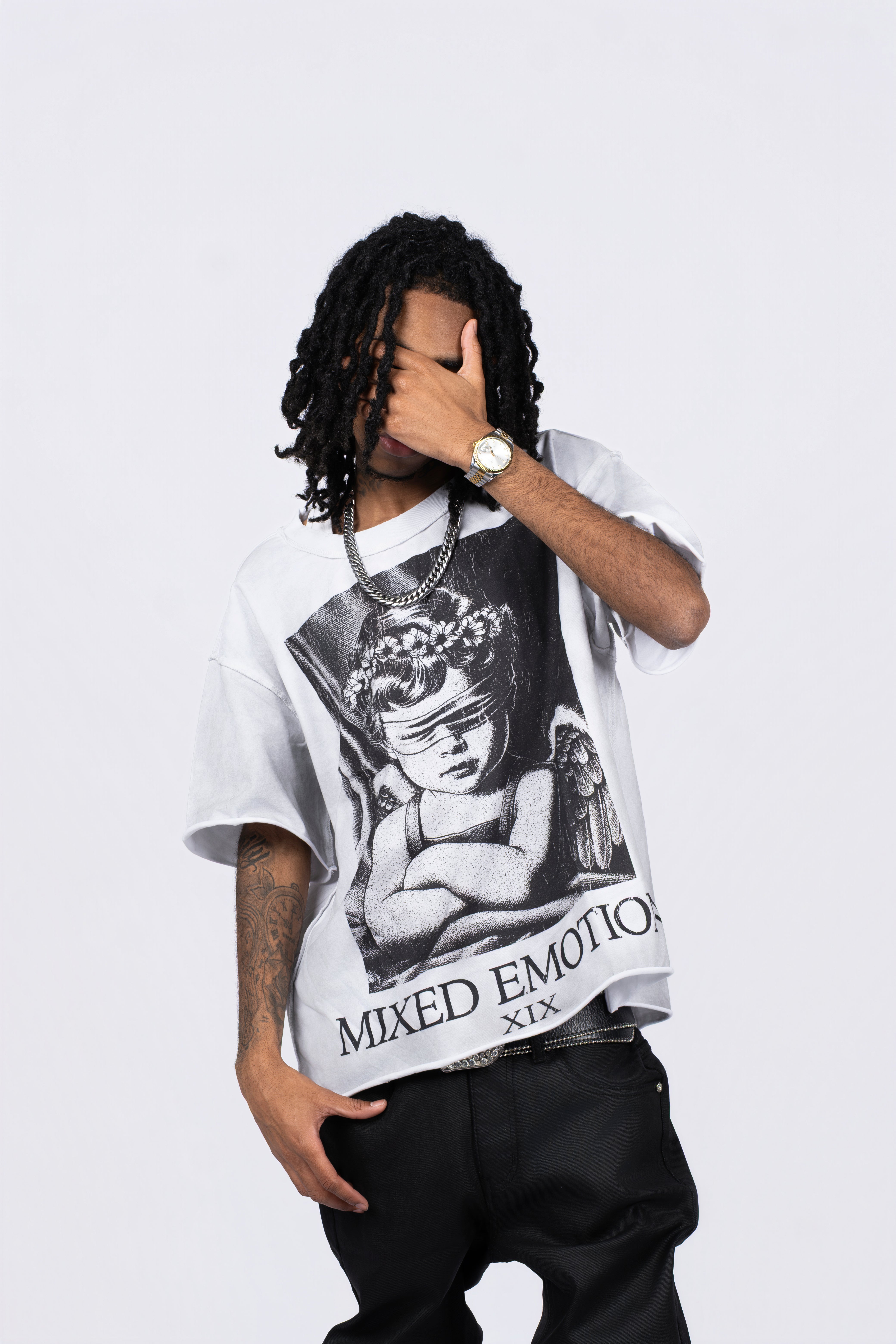 MIXED EMOTION Blindfolded Angel Vintage Cropped T‑Shirt