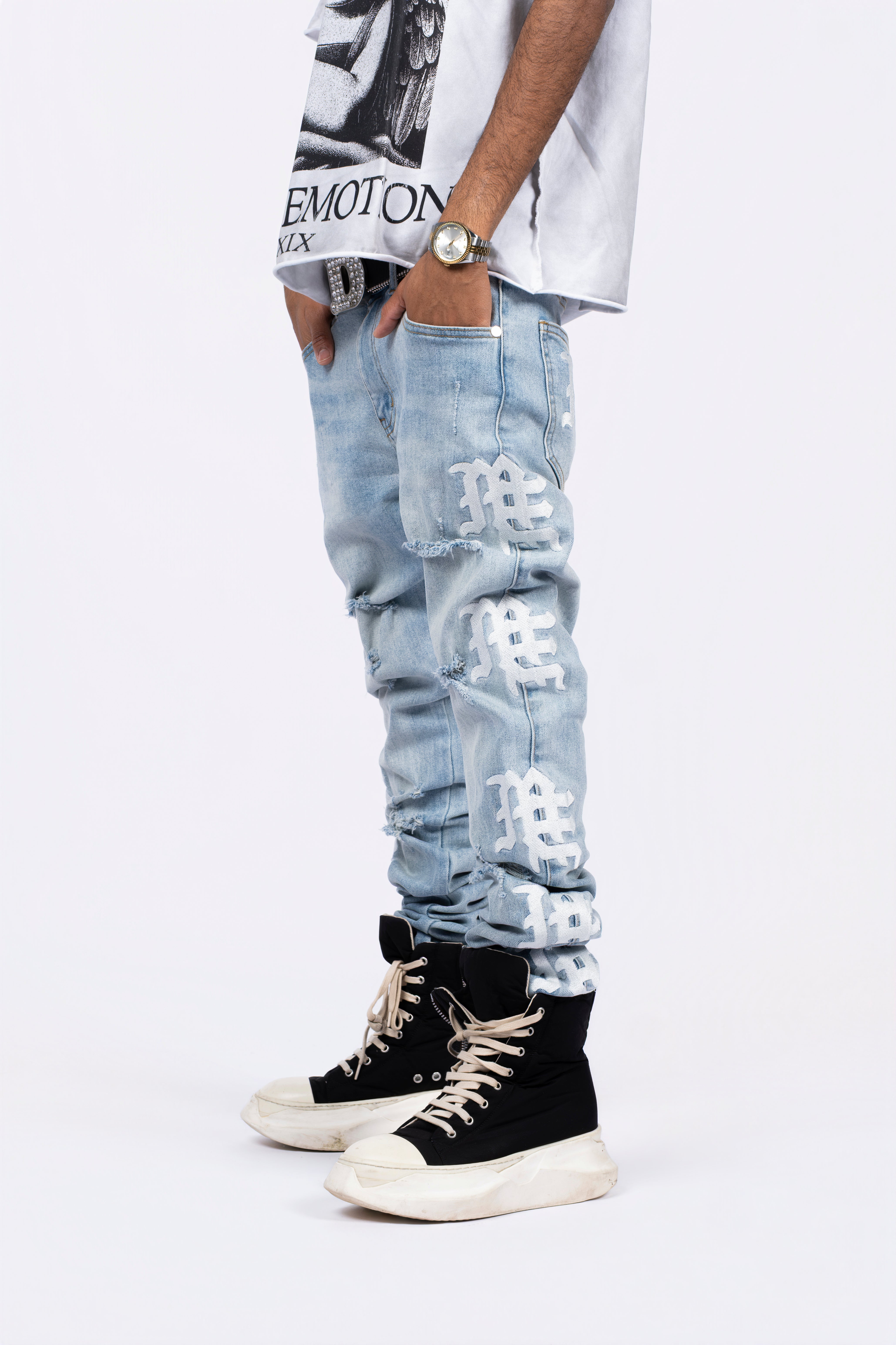 MIXED EMOTION Vertical Character Print Slim‑Fit Jeans