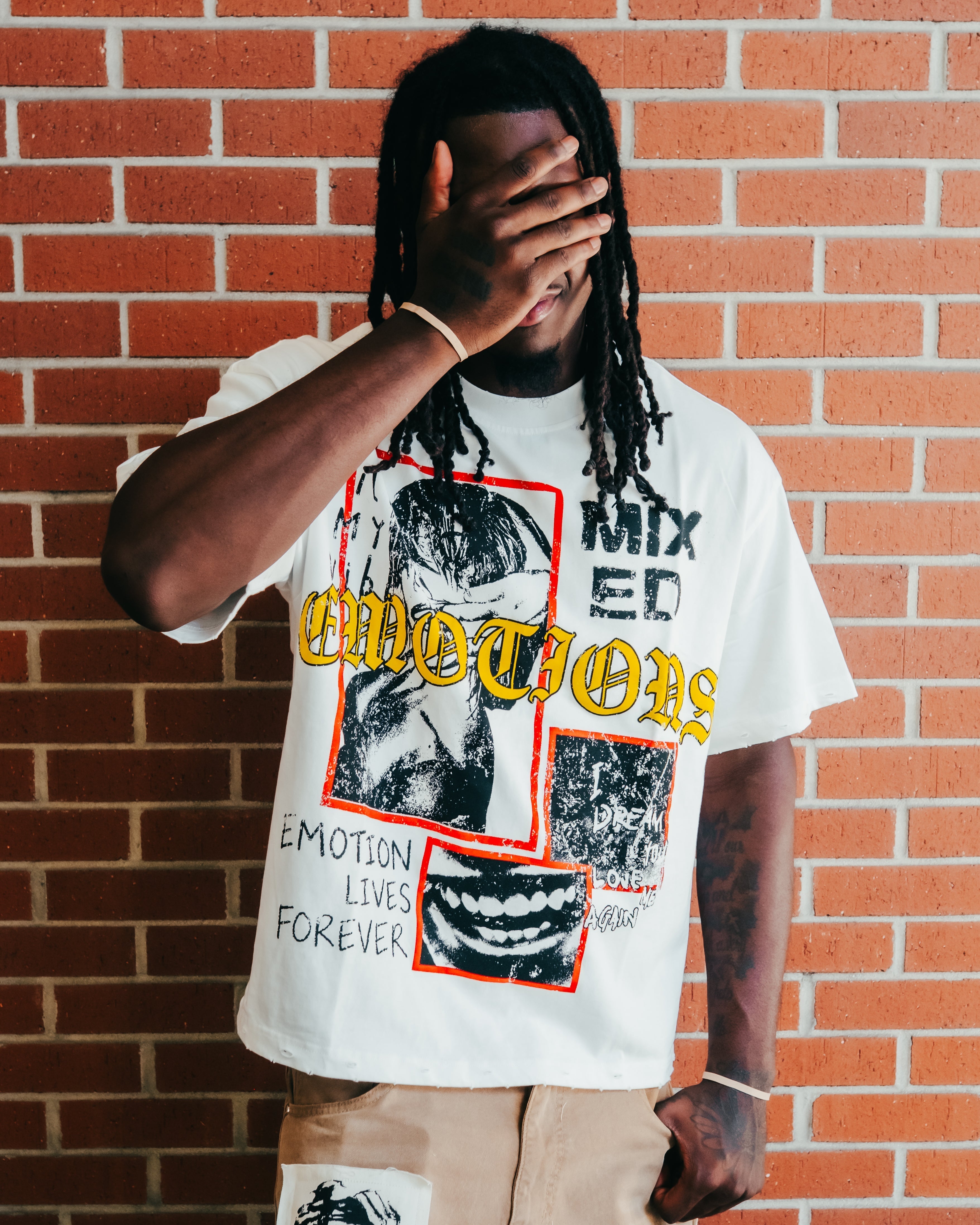 MIXED EMOTION Blindfold Portrait White Cropped T‑Shirt