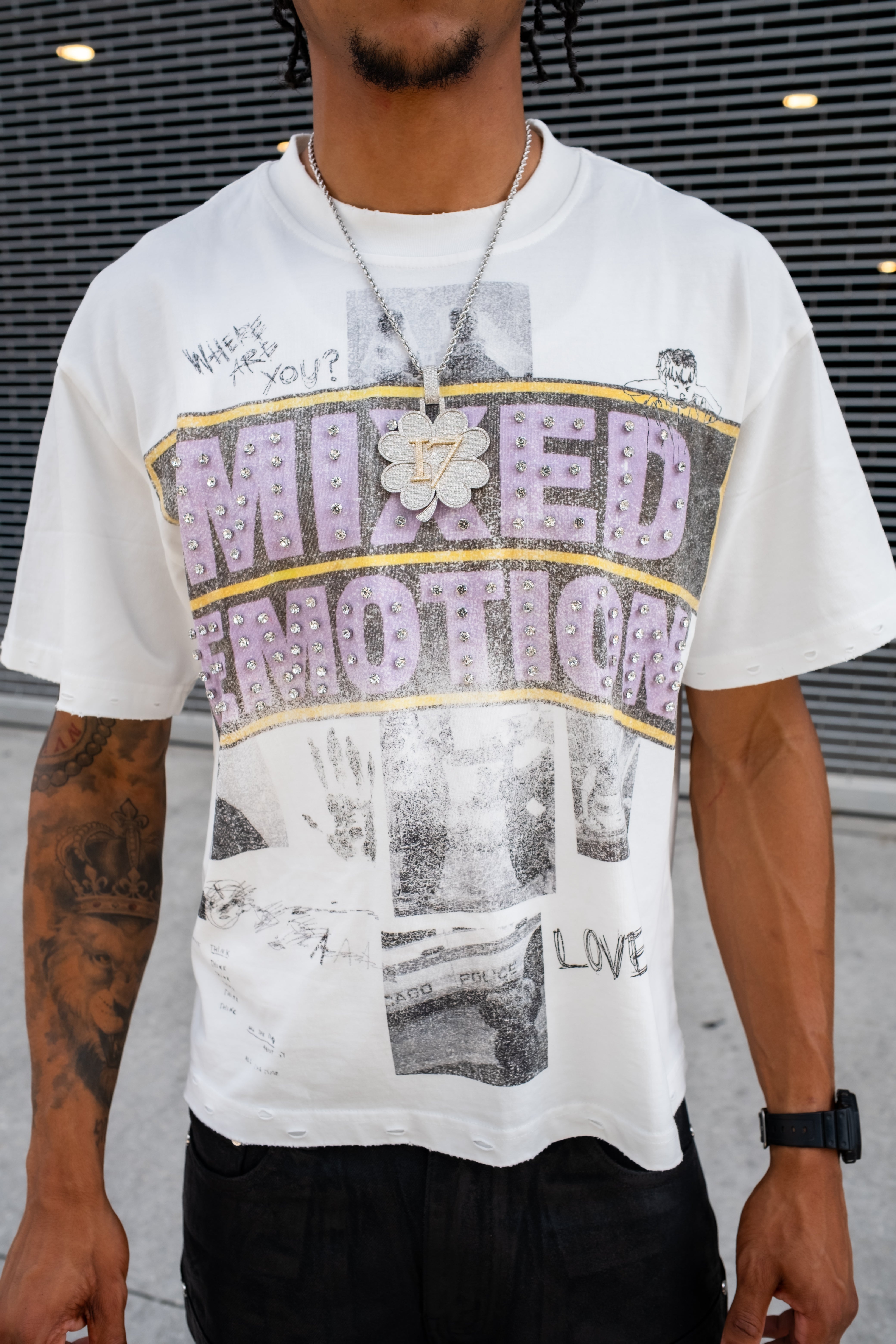 MIXED EMOTION Vintage Collage Back‑Print White Cropped T‑Shirt