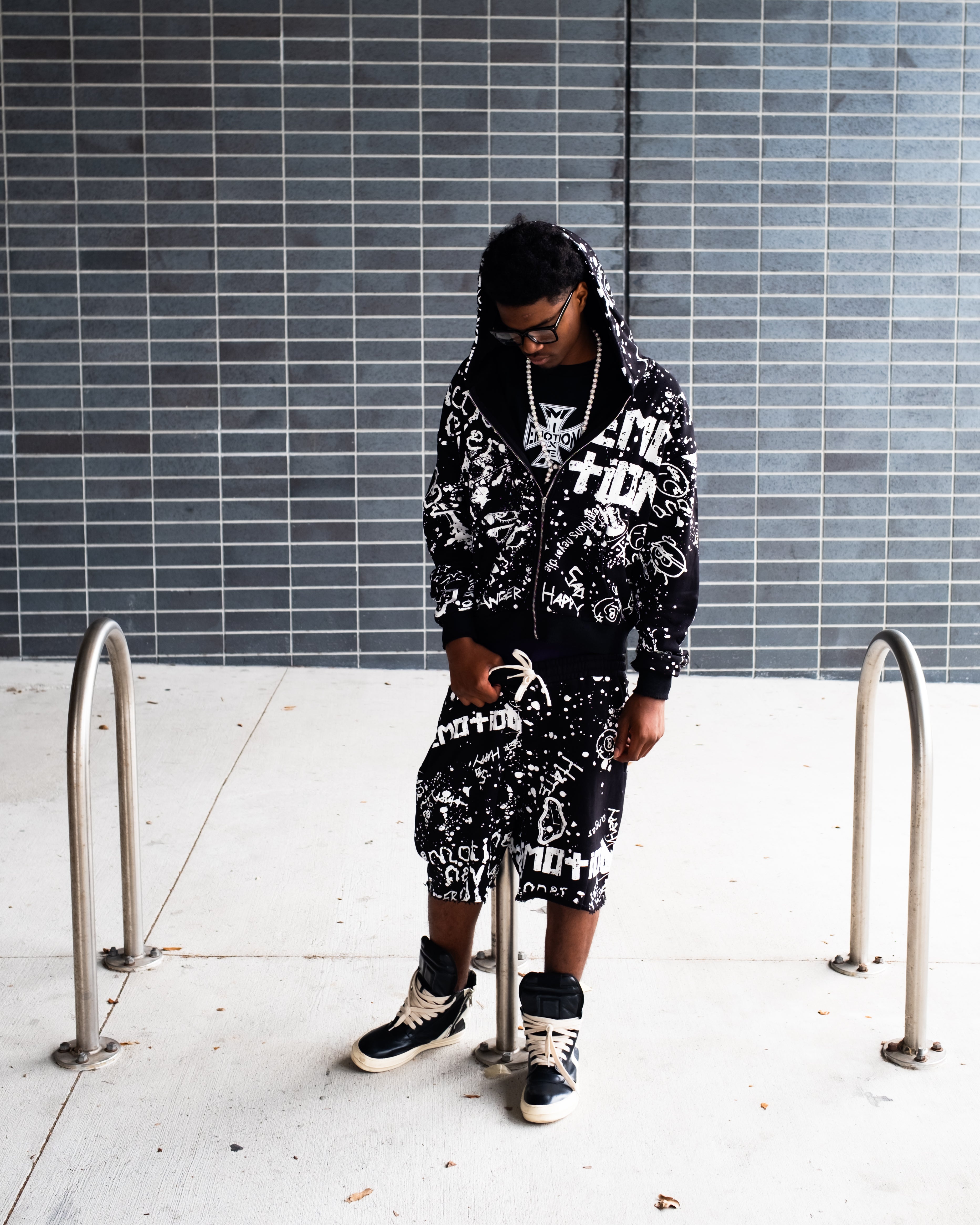 MIXED EMOTION Graffiti Text Print Black Streetwear Shorts
